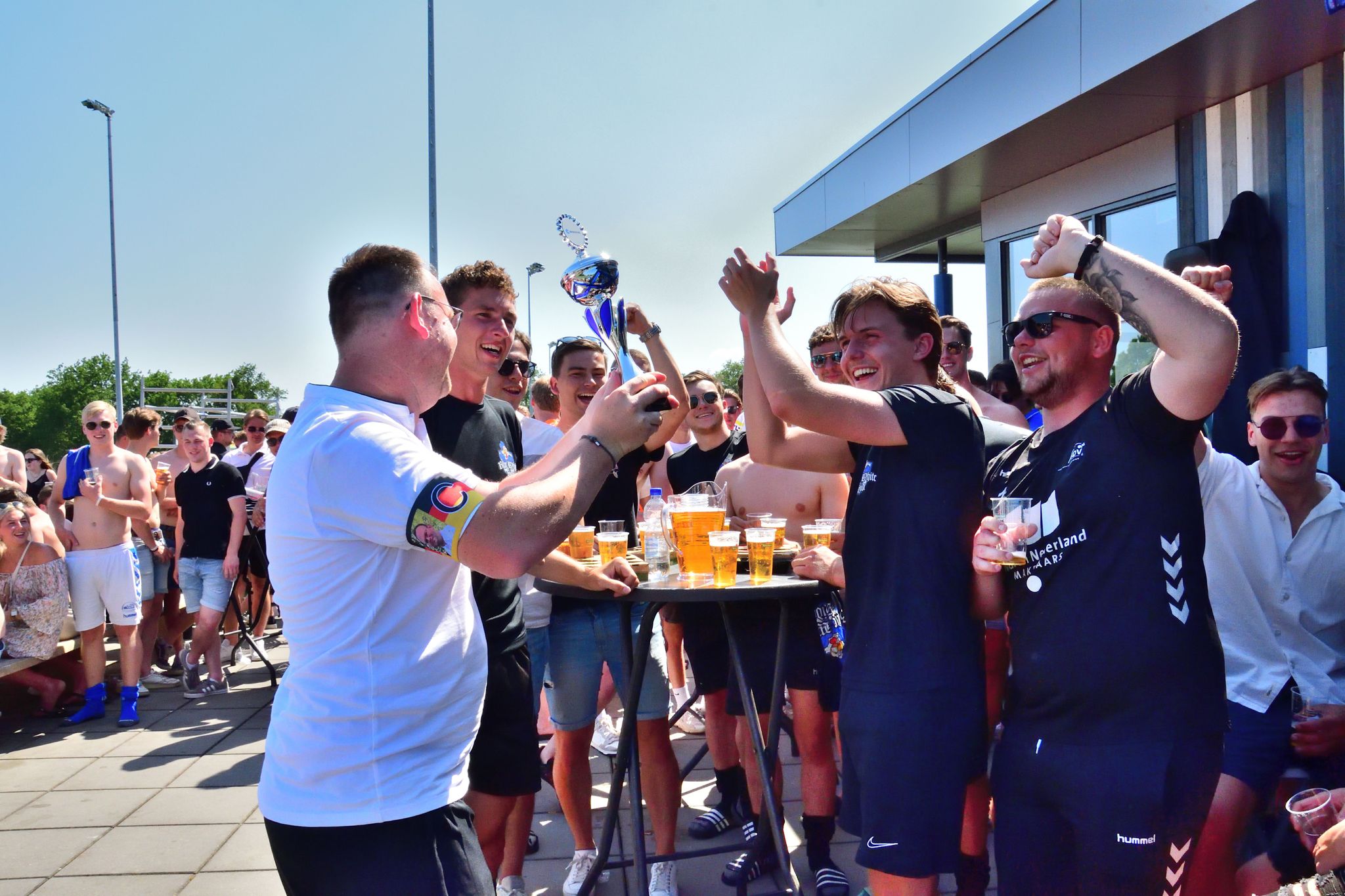 BLUE WHITE SIDE VECHT VOOR WAT HET WAARD IS! | SDV Barneveld