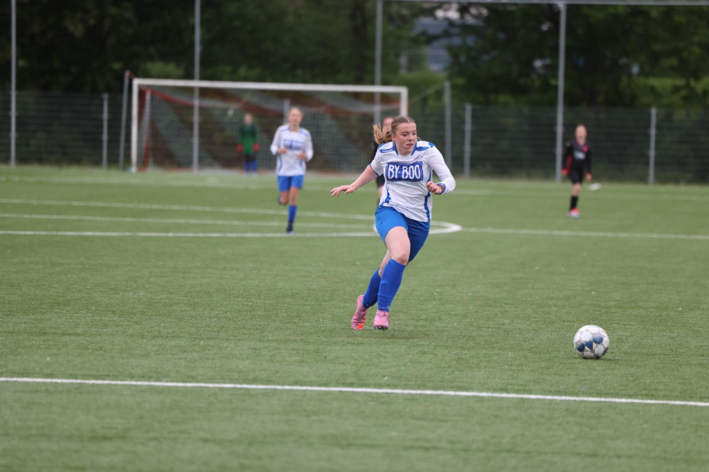 Mijn Wedstrijdverslag – 6 mei SDV Barneveld MO13-1 tegen SVO Deventer MO13-1