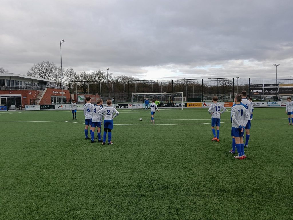 Remontada en dikke winst voor JO14-4!