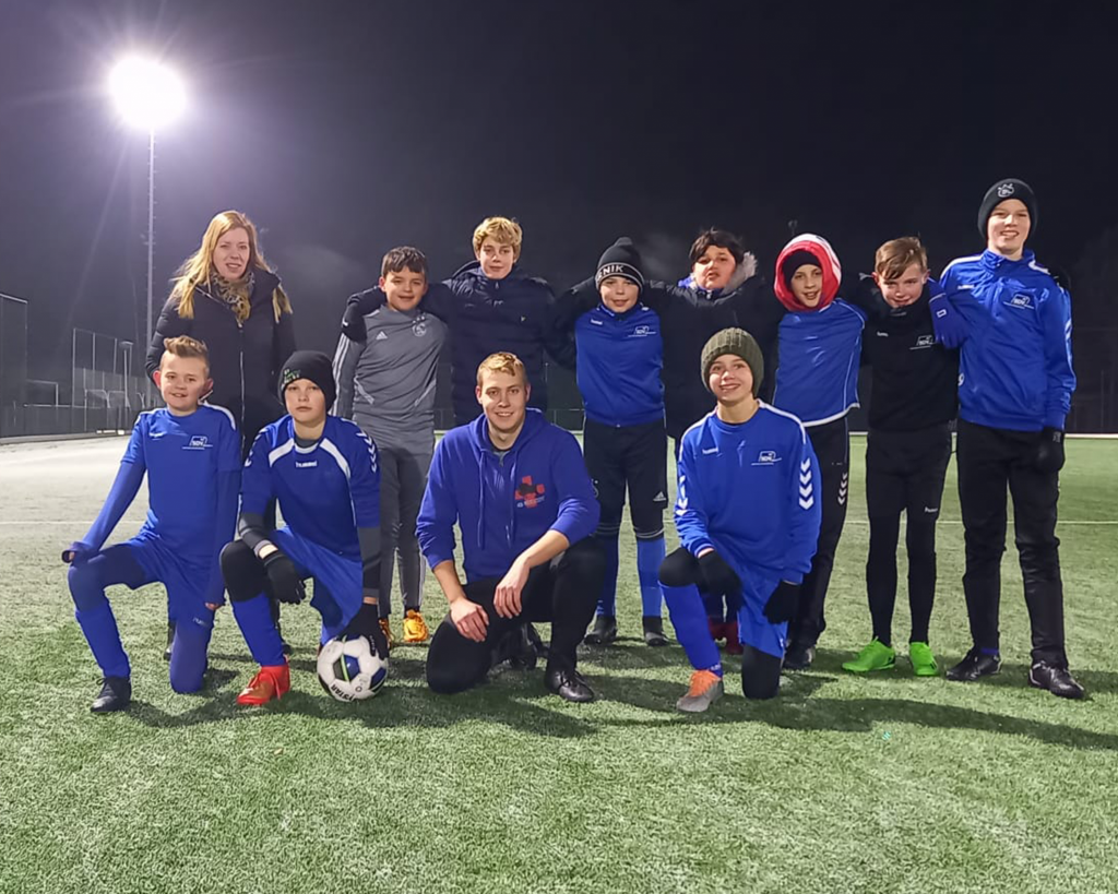 'Trek de stoute voetbalschoenen aan en word ook leider'